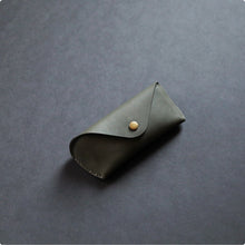 이미지를 갤러리 뷰어에 로드 , MAKR™ Eyewear Case - SMOOTH MOSS
