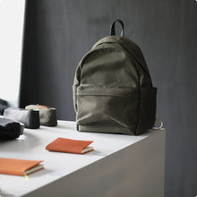 이미지를 갤러리 뷰어에 로드 , MAKR™ Arc Daypack - ARMY GREEN
