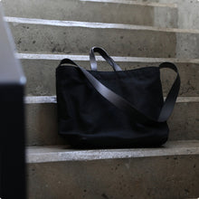 이미지를 갤러리 뷰어에 로드 , MAKR™ Sling Tote Special - BLACK
