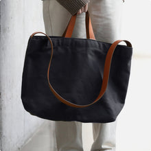 이미지를 갤러리 뷰어에 로드 , MAKR™ Sling Tote - BLACK
